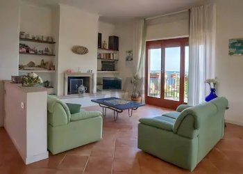 Soggiorno - Villa Contrada Agnone Baia del Riccio
 
snc, Augusta - foto 5