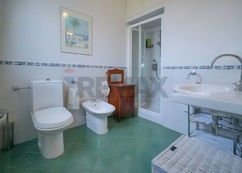 Bagno - Villa Contrada Agnone Baia del Riccio
 
snc, Augusta - foto 19