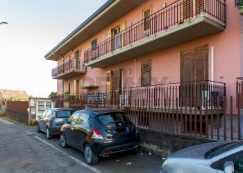 Edificio all\'aperto - Trilocale via Cordovado
 
77, Acireale - foto 1