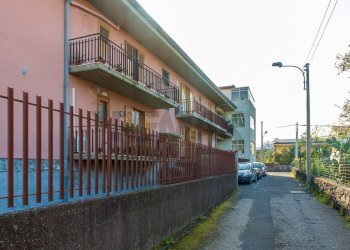 Edificio all\'aperto - Trilocale via Cordovado
 
77, Acireale - foto 2
