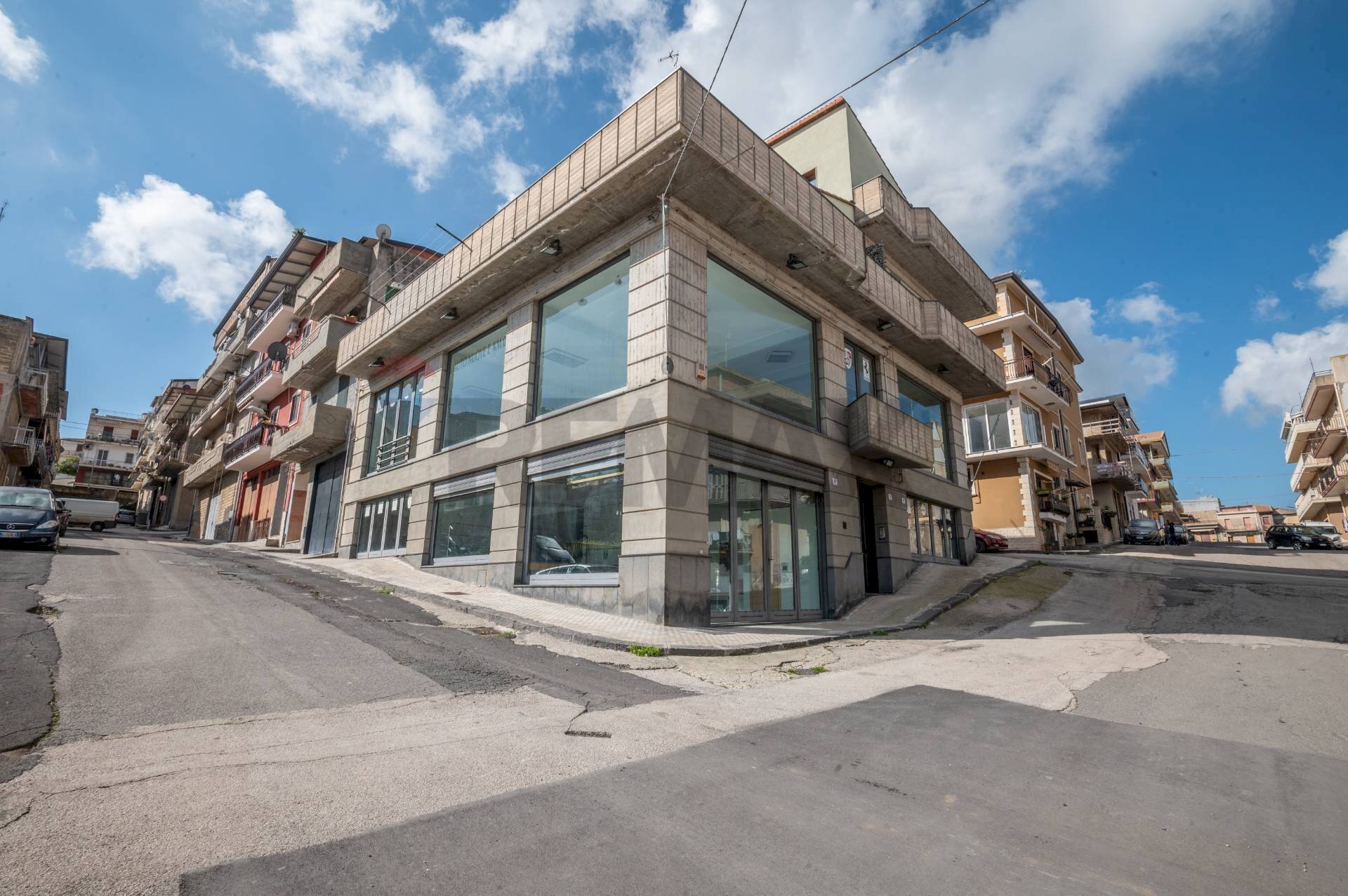 Edificio all\'aperto - Casa indipendente Via Ugo Foscolo
 
18, Ramacca - foto 1