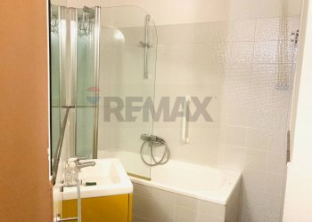 Bagno con vasca - Trilocale VIA EMILIA
 
298, Tortona - foto 11