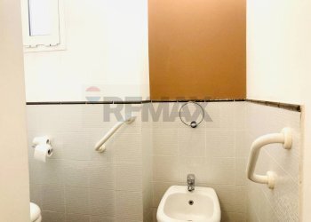 Bagno con vasca - Trilocale VIA EMILIA
 
298, Tortona - foto 13