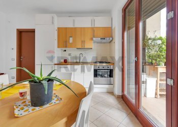 Cucina a vista - Three-room apartment VIA SEVERINI
 
3, Milano - photo 1