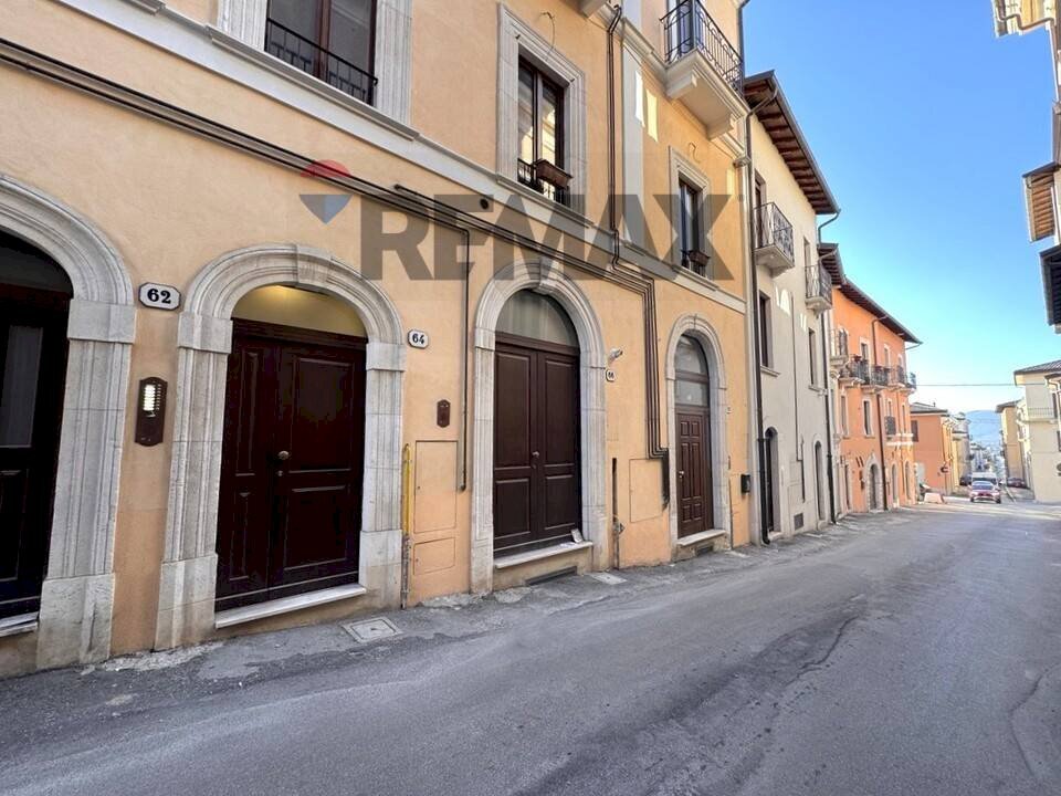 Edificio all\'aperto - One-room apartment Via Roma
 
64, L'Aquila - photo 1