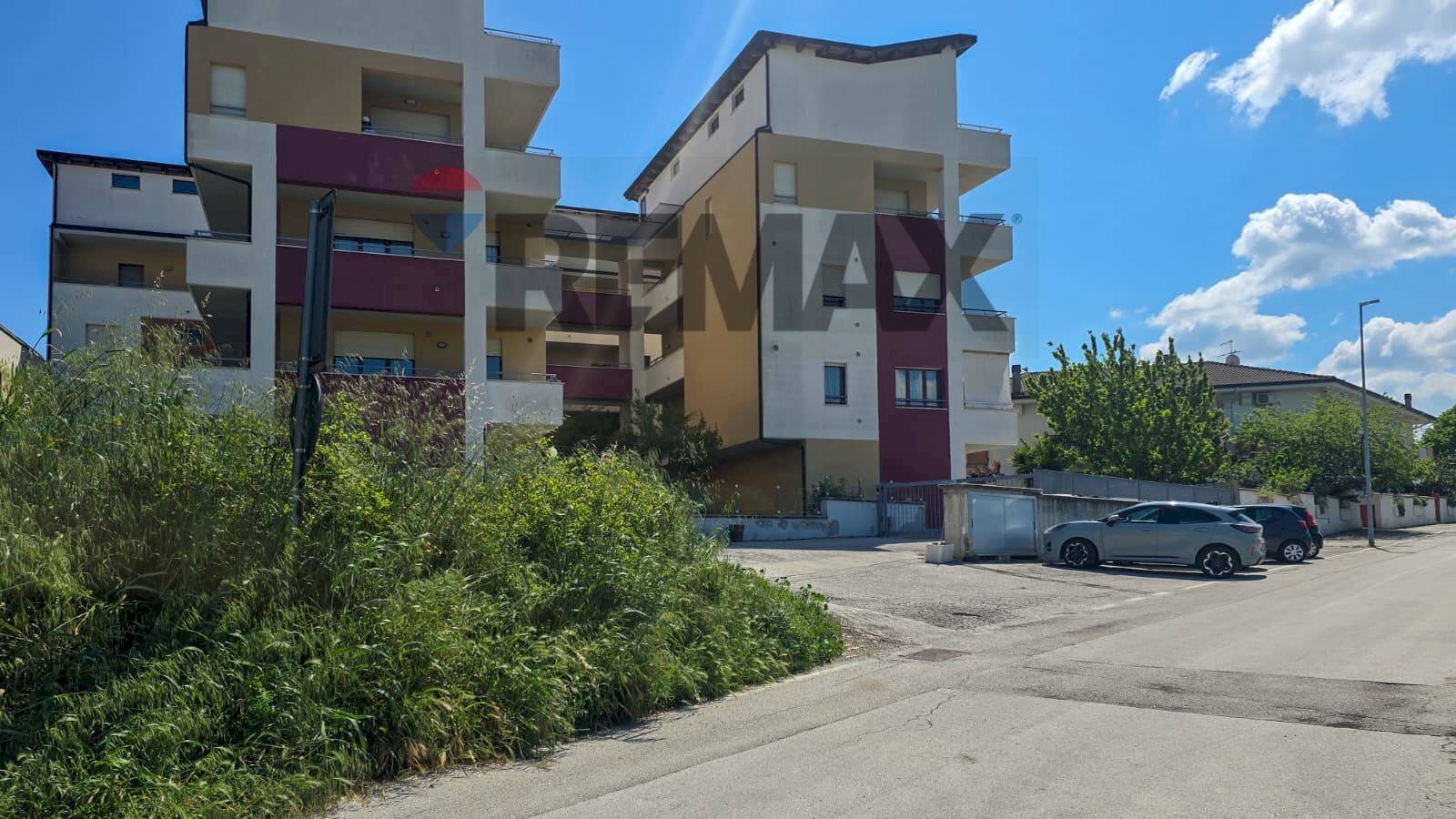Edificio all\'aperto - Quadrilocale Via Montesecco
 
54, Spoltore - foto 2