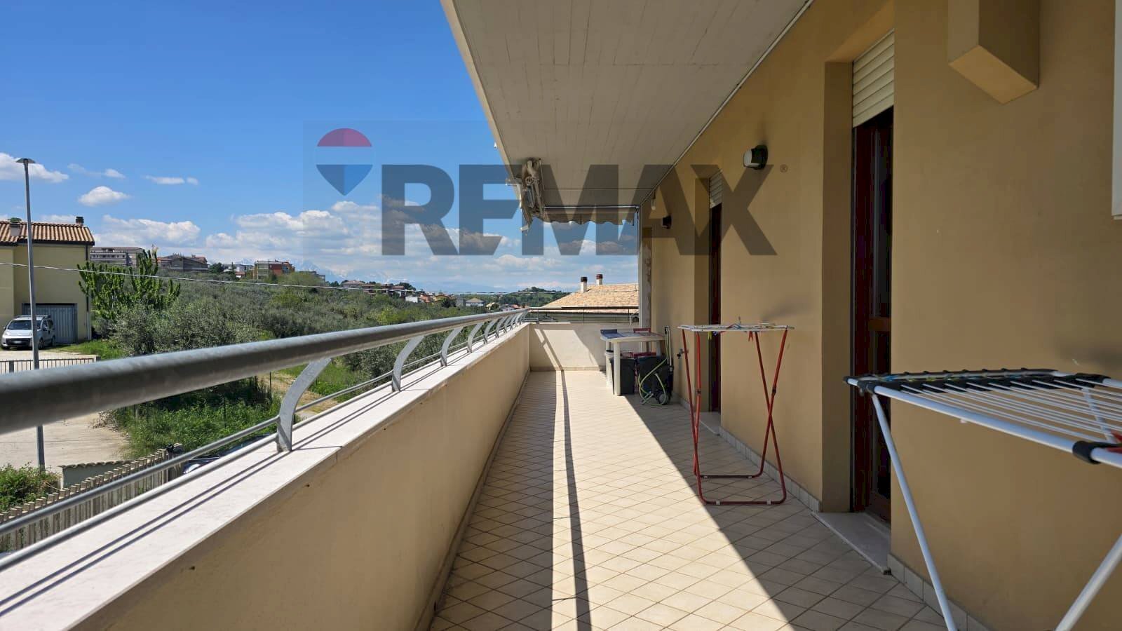 Balcone - Quadrilocale Via Montesecco
 
54, Spoltore - foto 3