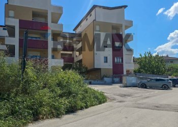 Edificio all\'aperto - Quadrilocale Via Montesecco
 
54, Spoltore - foto 2