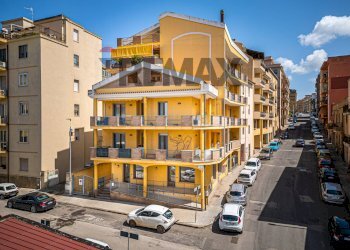 Edificio all\'aperto - Commercial Premises Via Pola
 
18, Sassari - photo 3