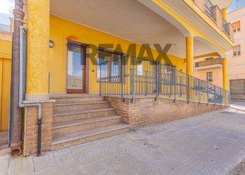 Edificio all\'aperto - Commercial Premises Via Pola
 
18, Sassari - photo 4