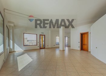 Stanza vuota - Commercial Premises Via Pola
 
18, Sassari - photo 8