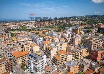 Edificio all\'aperto - Commercial Premises Via Pola
 
18, Sassari - photo 28