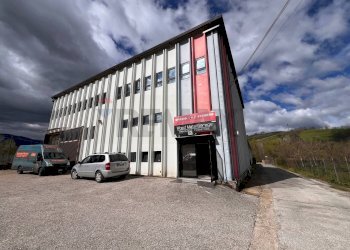 Edificio all\'aperto - Locale Commerciale Strada Statale 7 Tre sabti
 
13, Ceppaloni - foto 1