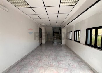 Ricezione / Lobby - Locale Commerciale Strada Statale 7 Tre sabti
 
13, Ceppaloni - foto 2