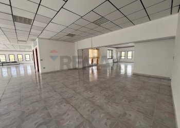 Stanza vuota - Locale Commerciale Strada Statale 7 Tre sabti
 
13, Ceppaloni - foto 8