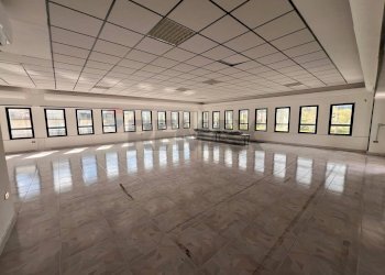 Stanza vuota - Locale Commerciale Strada Statale 7 Tre sabti
 
13, Ceppaloni - foto 10