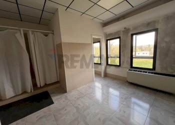 Stanza vuota - Locale Commerciale Strada Statale 7 Tre sabti
 
13, Ceppaloni - foto 16