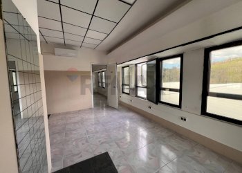 Stanza vuota - Locale Commerciale Strada Statale 7 Tre sabti
 
13, Ceppaloni - foto 19