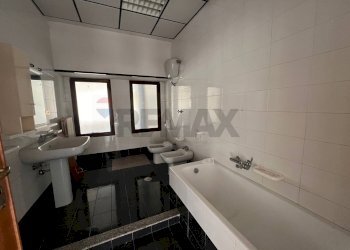 Bagno - Locale Commerciale Strada Statale 7 Tre sabti
 
13, Ceppaloni - foto 22