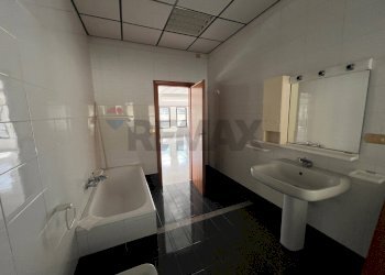 Bagno - Locale Commerciale Strada Statale 7 Tre sabti
 
13, Ceppaloni - foto 23