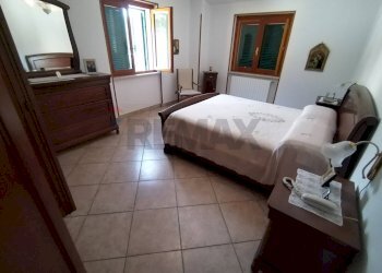 Camera / camera da letto - Semi-detached house Morcone - photo 22