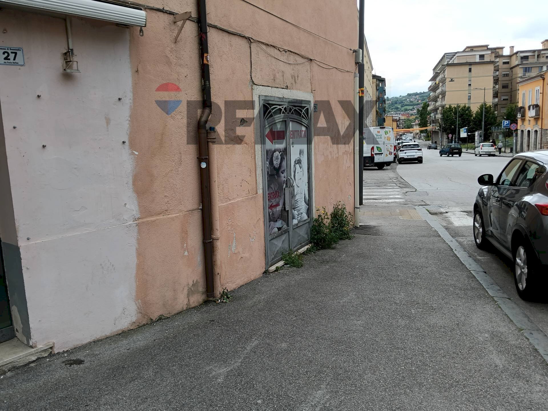 Edificio all\'aperto - Negozio via porta rufina
 
27, Benevento - foto 1