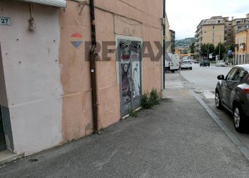 Edificio all\'aperto - Negozio via porta rufina
 
27, Benevento - foto 1
