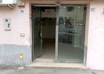 Edificio all\'aperto - Negozio via porta rufina
 
27, Benevento - foto 2