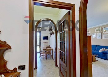 Hall / corridoio - Quadrilocale Via Garibaldi
 
137, Nerviano - foto 3