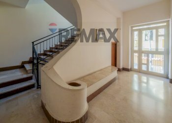 Scale - Trilocale Via Giulio Cesare
 
1/z, Villabate - foto 25