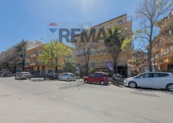 Edificio all\'aperto - Trilocale Via Giulio Cesare
 
1/z, Villabate - foto 29