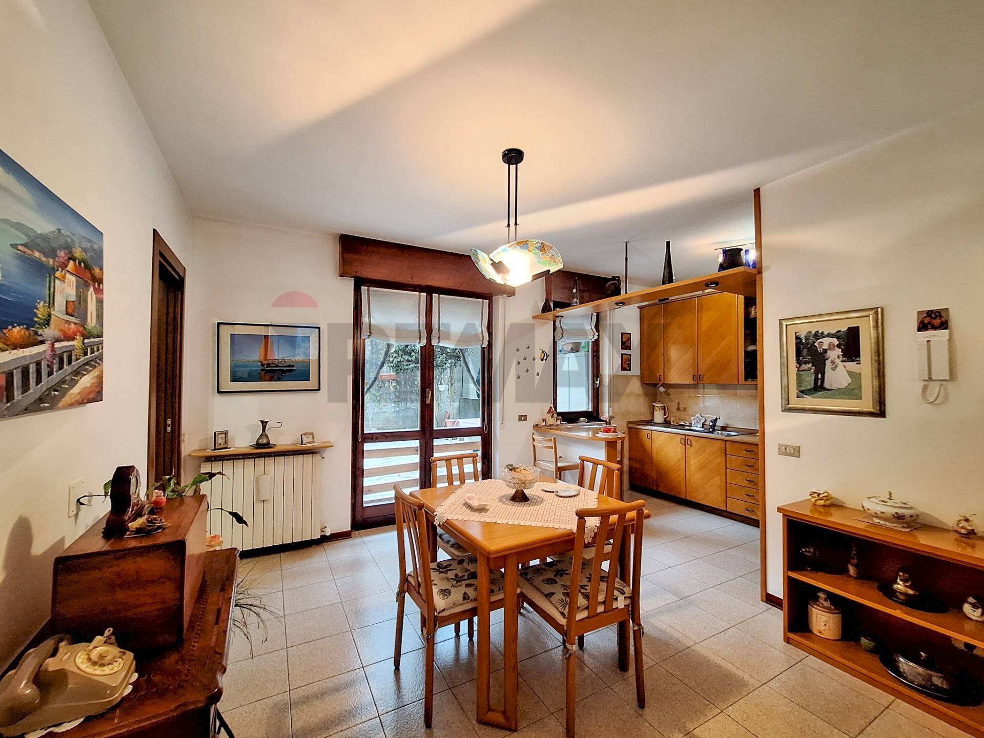 Sala da pranzo - Villa a Schiera Via Trieste
 
45, Cassano Magnago - foto 3