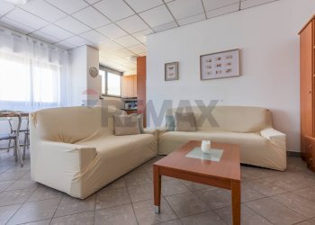 Soggiorno - Three-room apartment VIA VECCHIA PER CASTANO
 
44, Lonate Pozzolo - photo 2