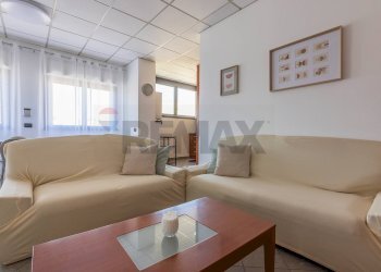 Soggiorno - Three-room apartment VIA VECCHIA PER CASTANO
 
44, Lonate Pozzolo - photo 3