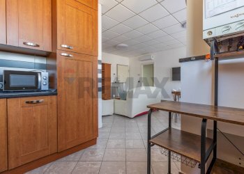 Cucina - Three-room apartment VIA VECCHIA PER CASTANO
 
44, Lonate Pozzolo - photo 8