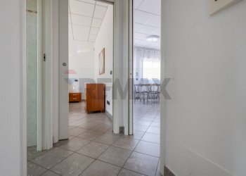 Hall / corridoio - Three-room apartment VIA VECCHIA PER CASTANO
 
44, Lonate Pozzolo - photo 10