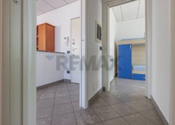 Hall / corridoio - Three-room apartment VIA VECCHIA PER CASTANO
 
44, Lonate Pozzolo - photo 11