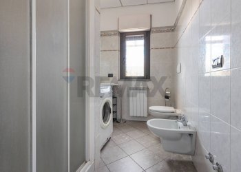 Bagno - Three-room apartment VIA VECCHIA PER CASTANO
 
44, Lonate Pozzolo - photo 12