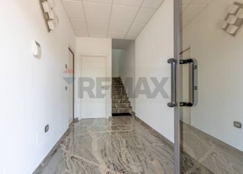Hall / corridoio - Three-room apartment VIA VECCHIA PER CASTANO
 
44, Lonate Pozzolo - photo 24