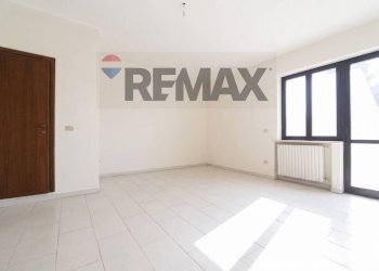 Stanza vuota - Stabile - Palazzo VIA P. NENNI
 
125, San Giovanni Teatino - foto 12