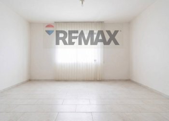 Stanza vuota - Stabile - Palazzo VIA P. NENNI
 
125, San Giovanni Teatino - foto 13