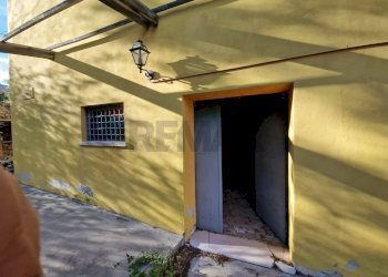 Edificio all\'aperto - Casa semi indipendente Montebello di Bertona - foto 16