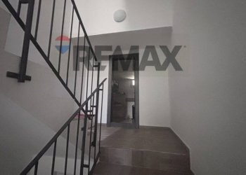 Scale - Casa indipendente Via Pompeo Magno
 
10, Brindisi - foto 7