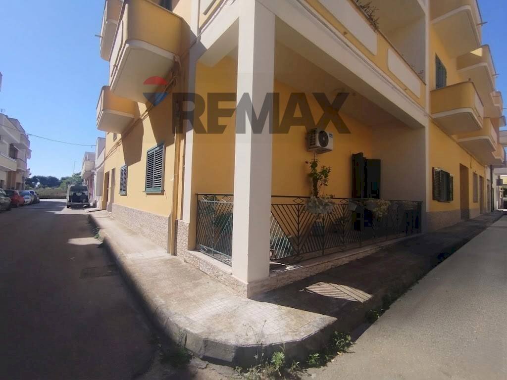 Edificio all\'aperto - Four-room apartment Galatone - photo 1