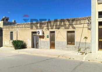 Edificio all\'aperto - Independent house Via San Vito
 
27, Custonaci - photo 1