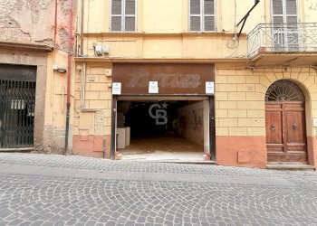 Foto 3 - Commercial Premises Via Orologio Vecchio
 
3, Viterbo - photo 3