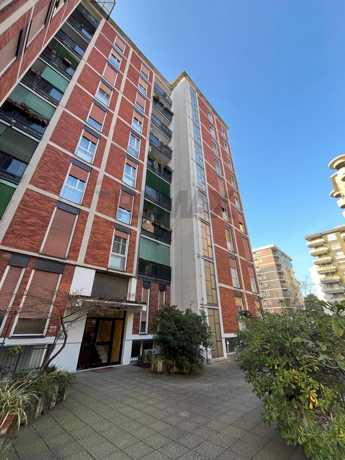 Edificio all\'aperto - Trilocale Via Confalonieri
50, Sesto San Giovanni - foto 2
