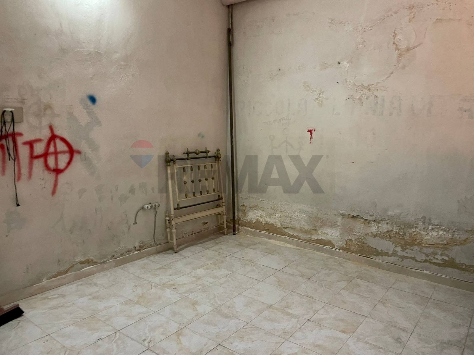 Stanza vuota - Cellar / Attic VIA GRAMSCI
 
103, Trani - photo 2