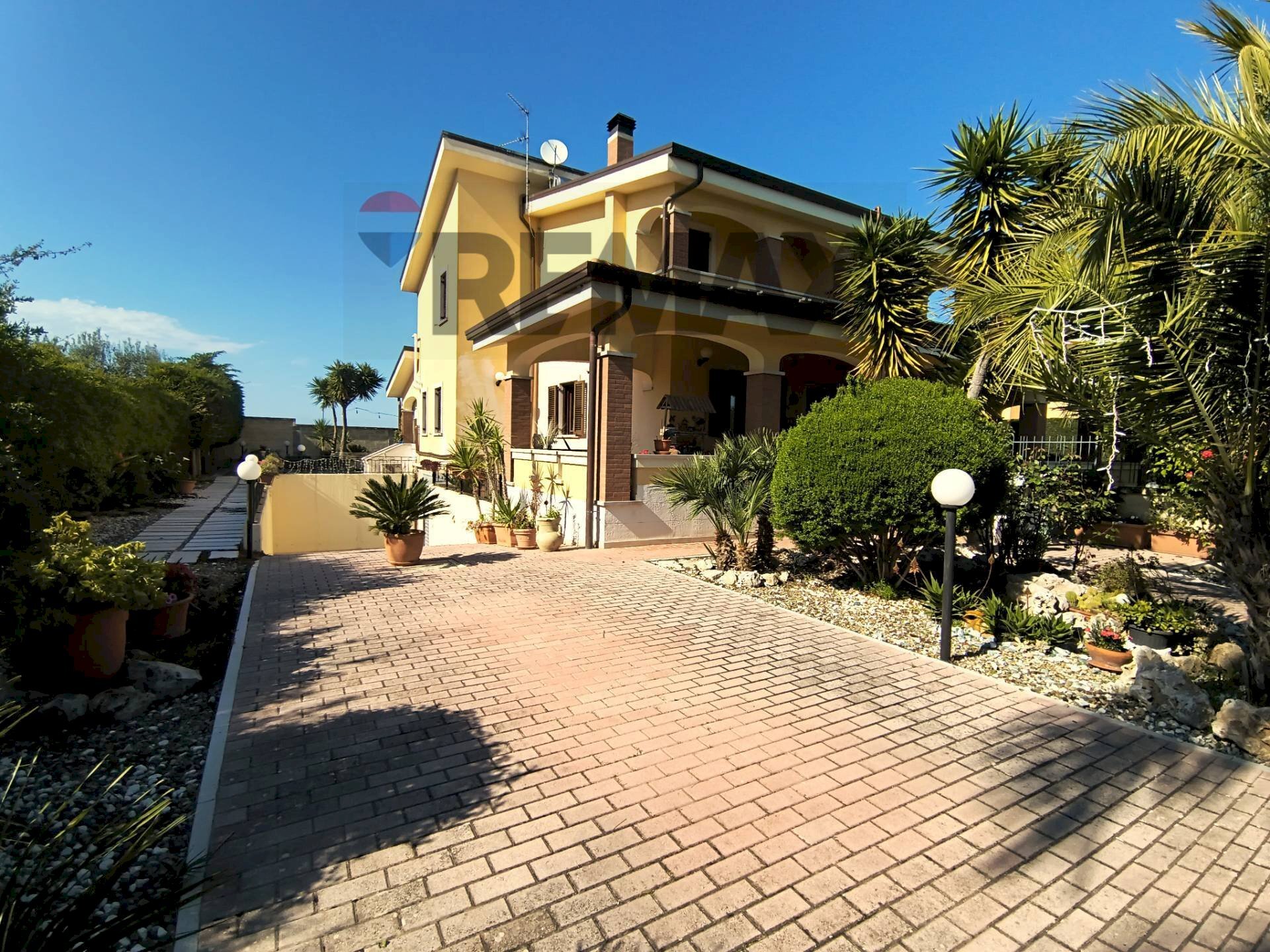 Casa all\'aperto - Villa a Schiera VIA MONTE D'ALBA
 
48, Trani - foto 1