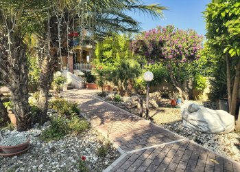 Giardino - Terraced Villa VIA MONTE D'ALBA
 
48, Trani - photo 2